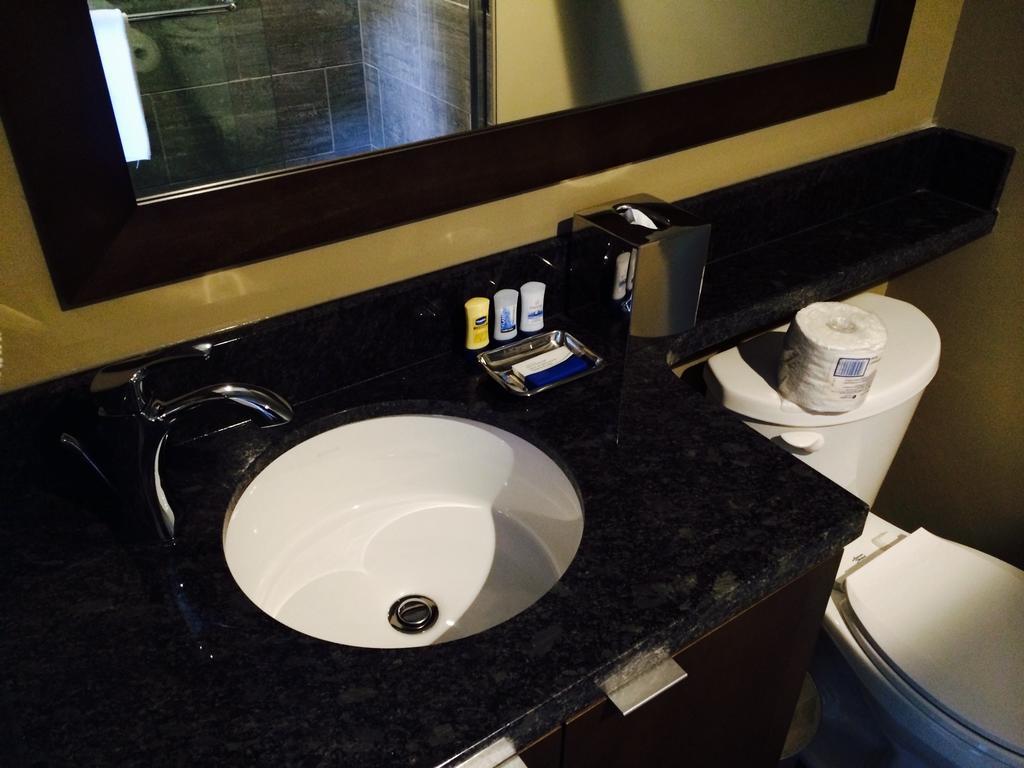 バンフ ア グッド ナイツ レスト ベッド ＆ ブレックファースト Bed & Breakfast 部屋 写真
