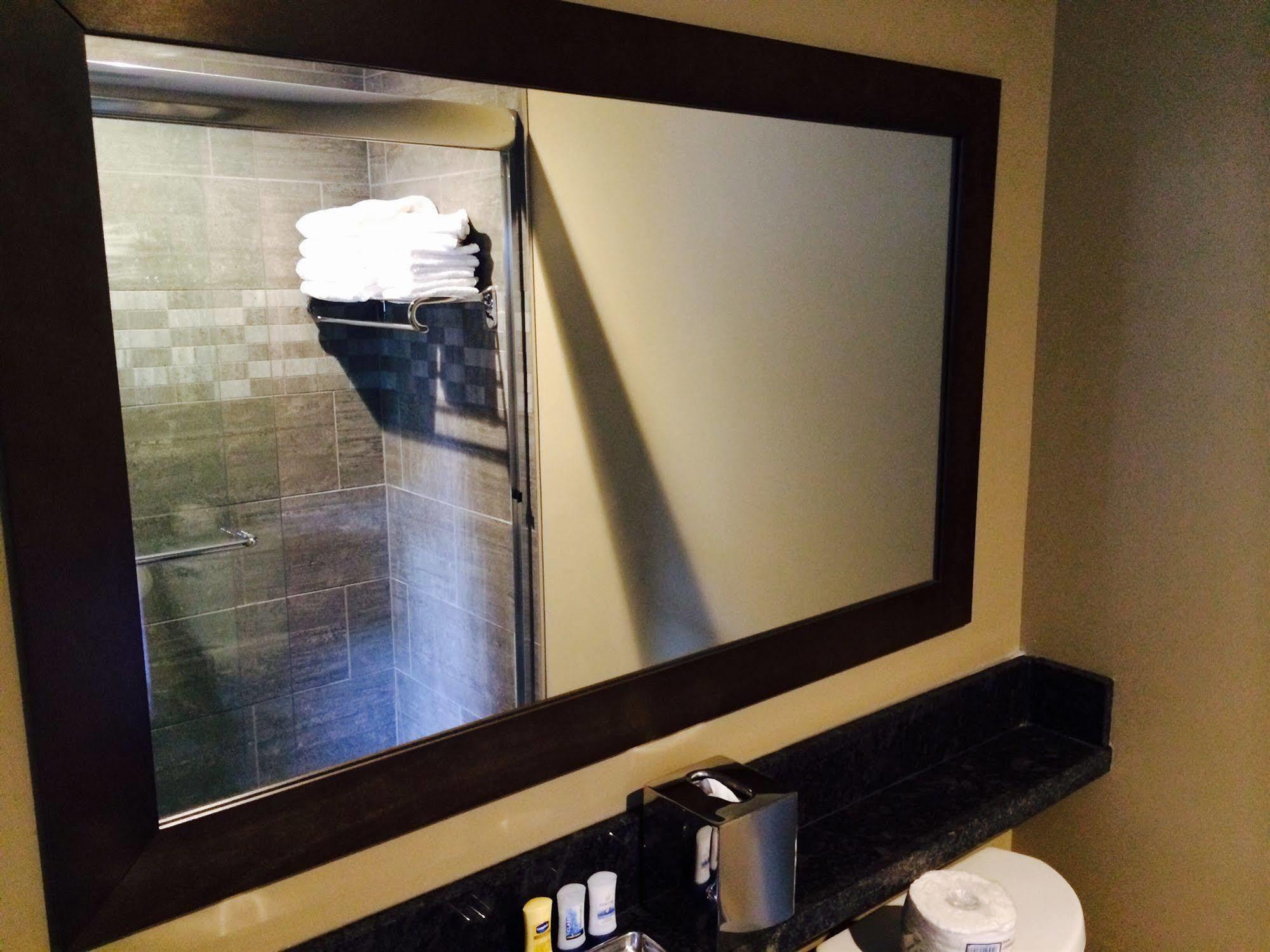 バンフ ア グッド ナイツ レスト ベッド ＆ ブレックファースト Bed & Breakfast エクステリア 写真